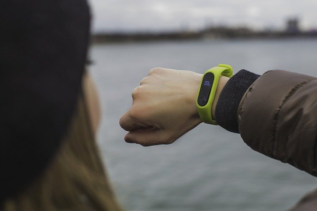Smart bracelets – handy assistants or a new fashion trend?